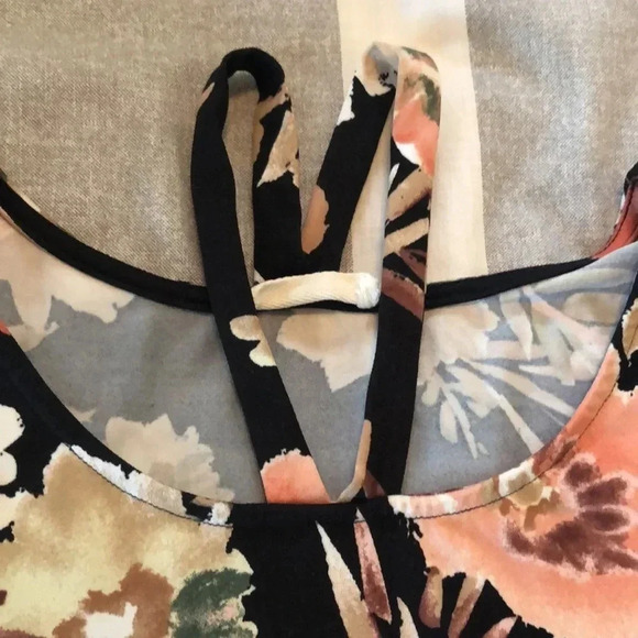 Floral long sleeve top size small - Picture 6 of 10